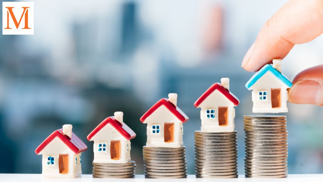 Investimento immobiliare sull’isola di Krk – simbolo della crescita di valore con casette sulle monete